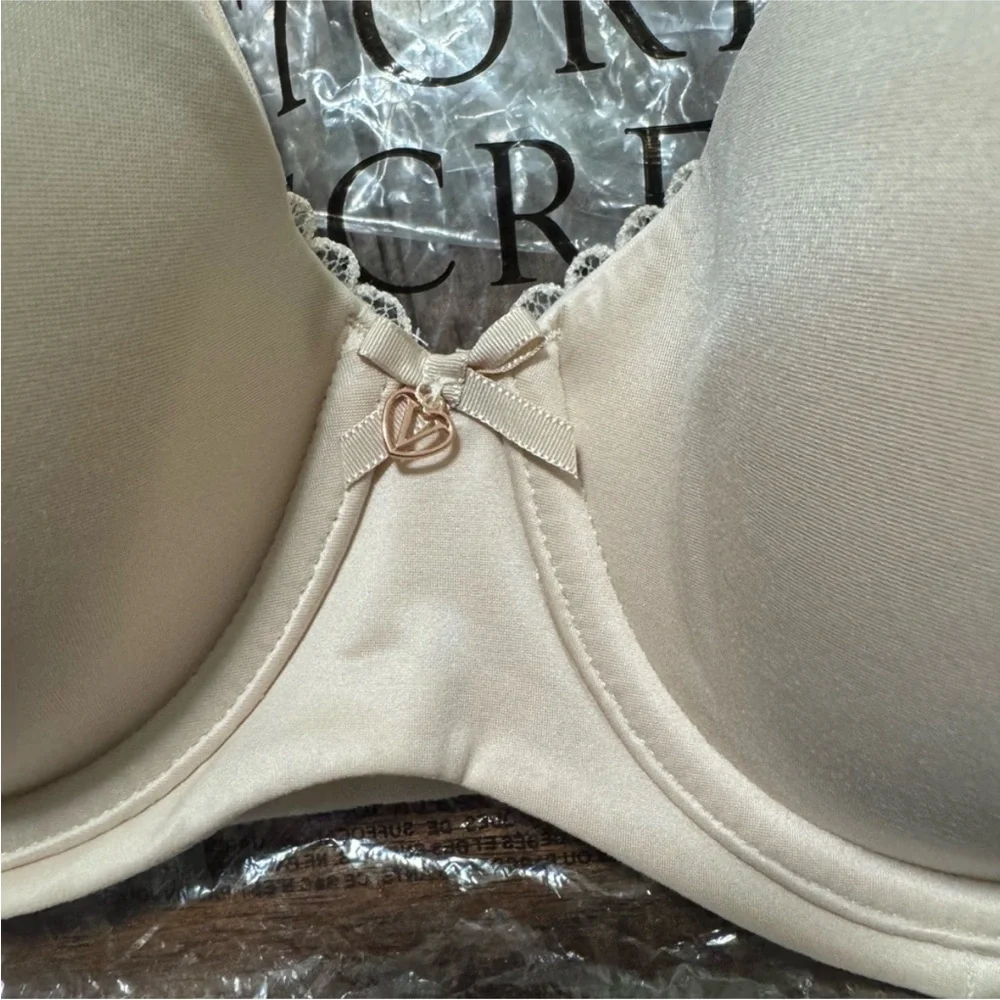 Victorias Secret smooth molded